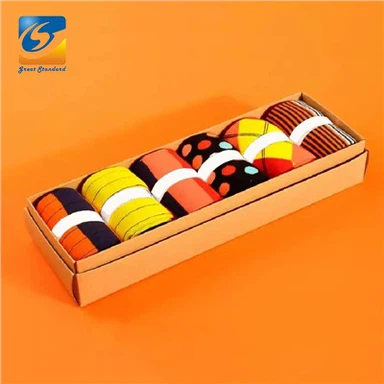 Geschenkbox mit klassischen Streifensocken